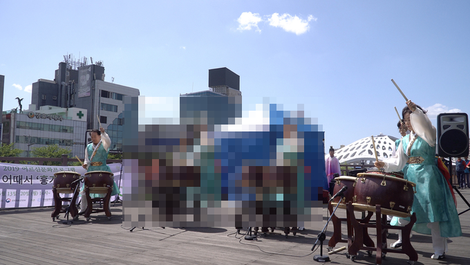대전 서구문화원의 ‘내 나이가 어때서 흥겨운 100세 마당’ 공연